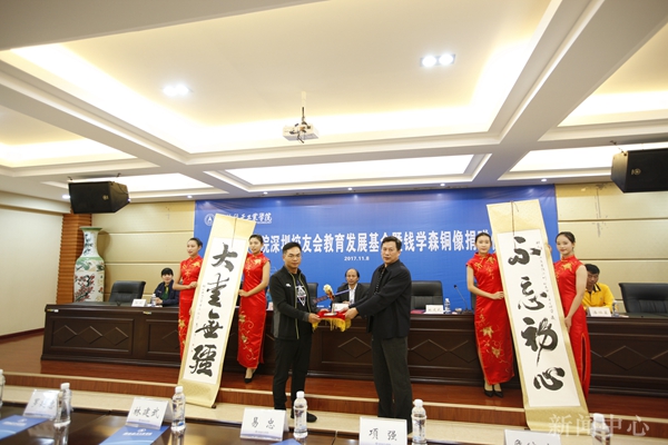 http://xyw.guat.edu.cn/__local/3/0F/22/B781503AFEBC3016E5EBE3FAC97_A31DBEE6_2F3F4.jpg