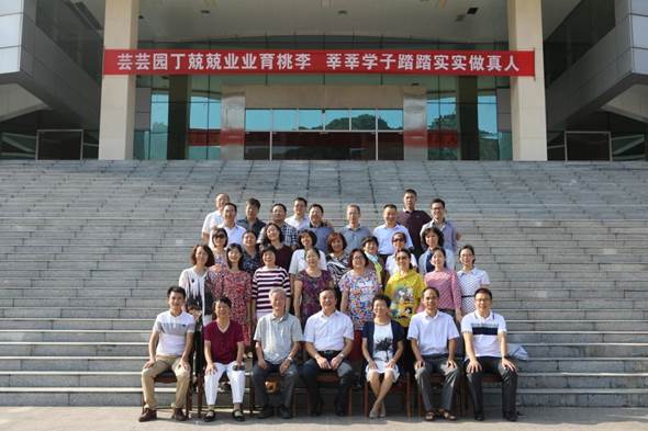 http://xyw.guat.edu.cn/__local/9/BE/5B/3C089866CCE8FE0A976C3CC7F72_E4C2C7C9_A3E7.jpg