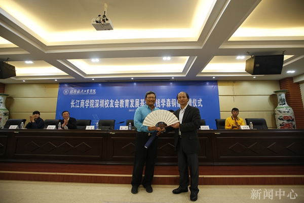 http://xyw.guat.edu.cn/__local/D/3A/F2/BDE493AB4D1B44E6411390A6E28_A51DA16C_2B61A.jpg