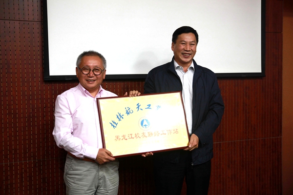 http://xyw.guat.edu.cn/__local/F/A8/12/CBDBA4A692C795AE615016C6436_B387A83B_2B2E6.jpg